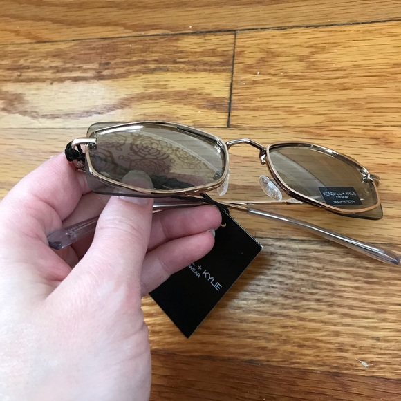 Kendall & Kylie 90’s Style Small Sunglasses - Picture 2 of 8